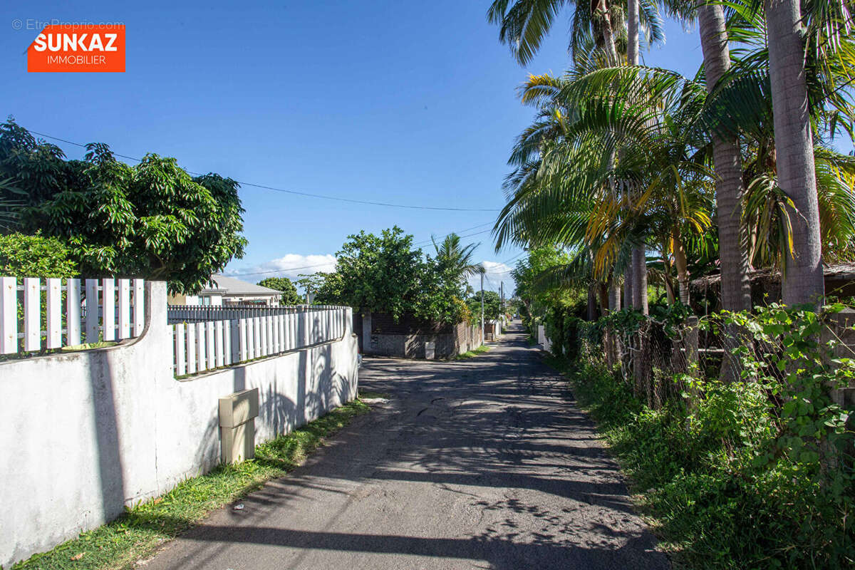 Terrain à LE TAMPON