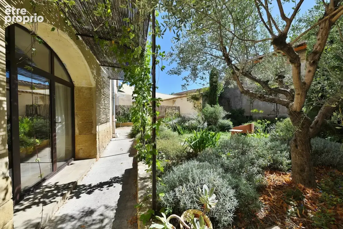 Maison de village avec jardin, bassin de nage et dépendance... - photo 3