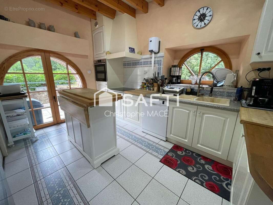 Maison 297 m² à Montsurs  - photo 2