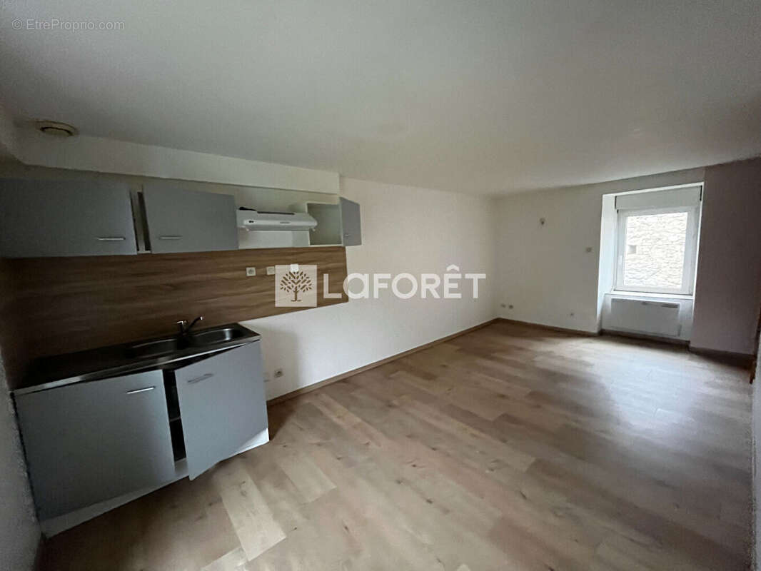 Maison à BERTHOLENE