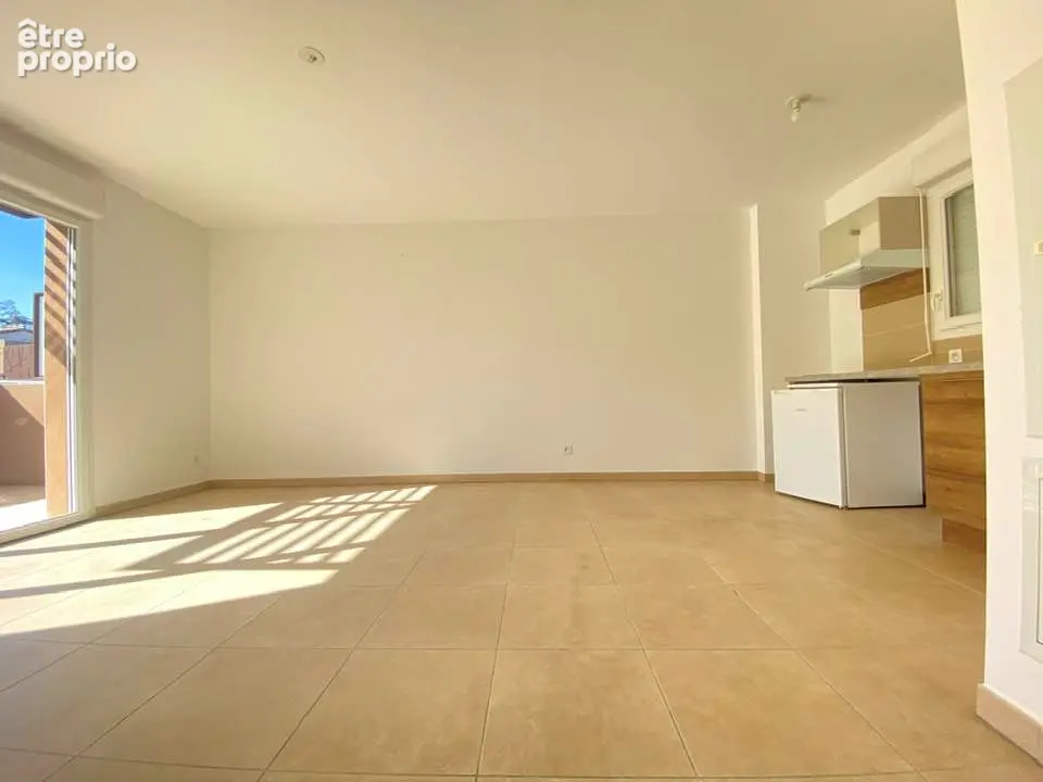 Appartement avec terrasse + garage fermé dans résidence récente ! - photo 4