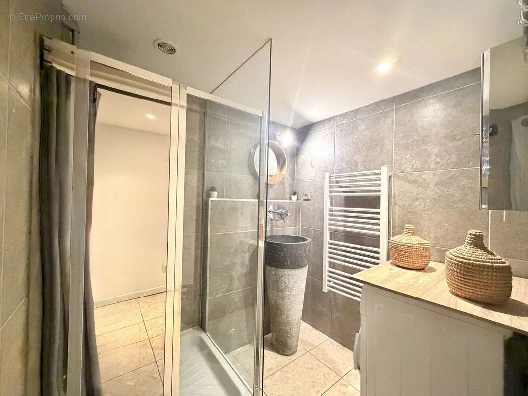 Beau studio avec mezzanine - photo 7