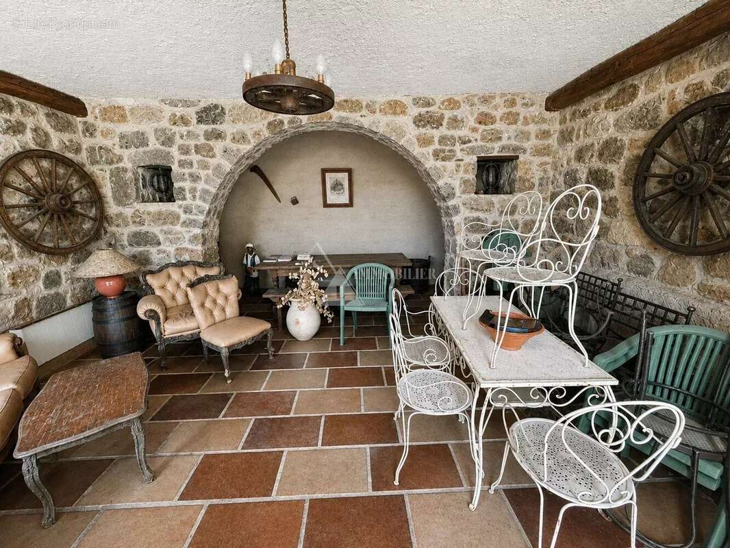 Maison de village a renover - toiture neuve - zoza - photo 12