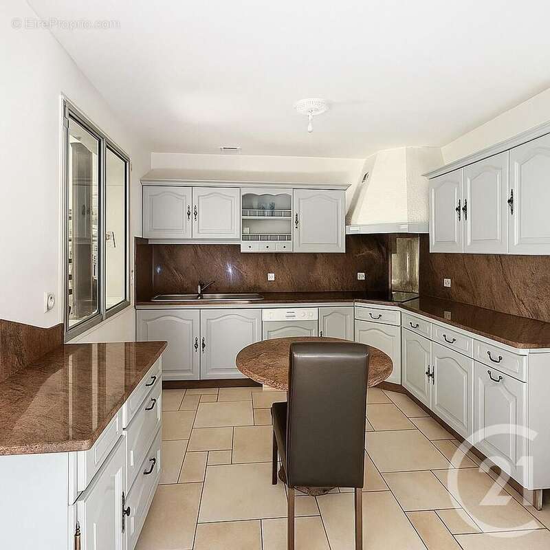 Maison à MONTMORT-LUCY