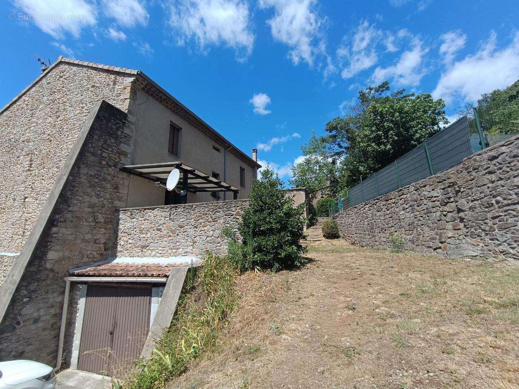 Appartement à ROBIAC-ROCHESSADOULE