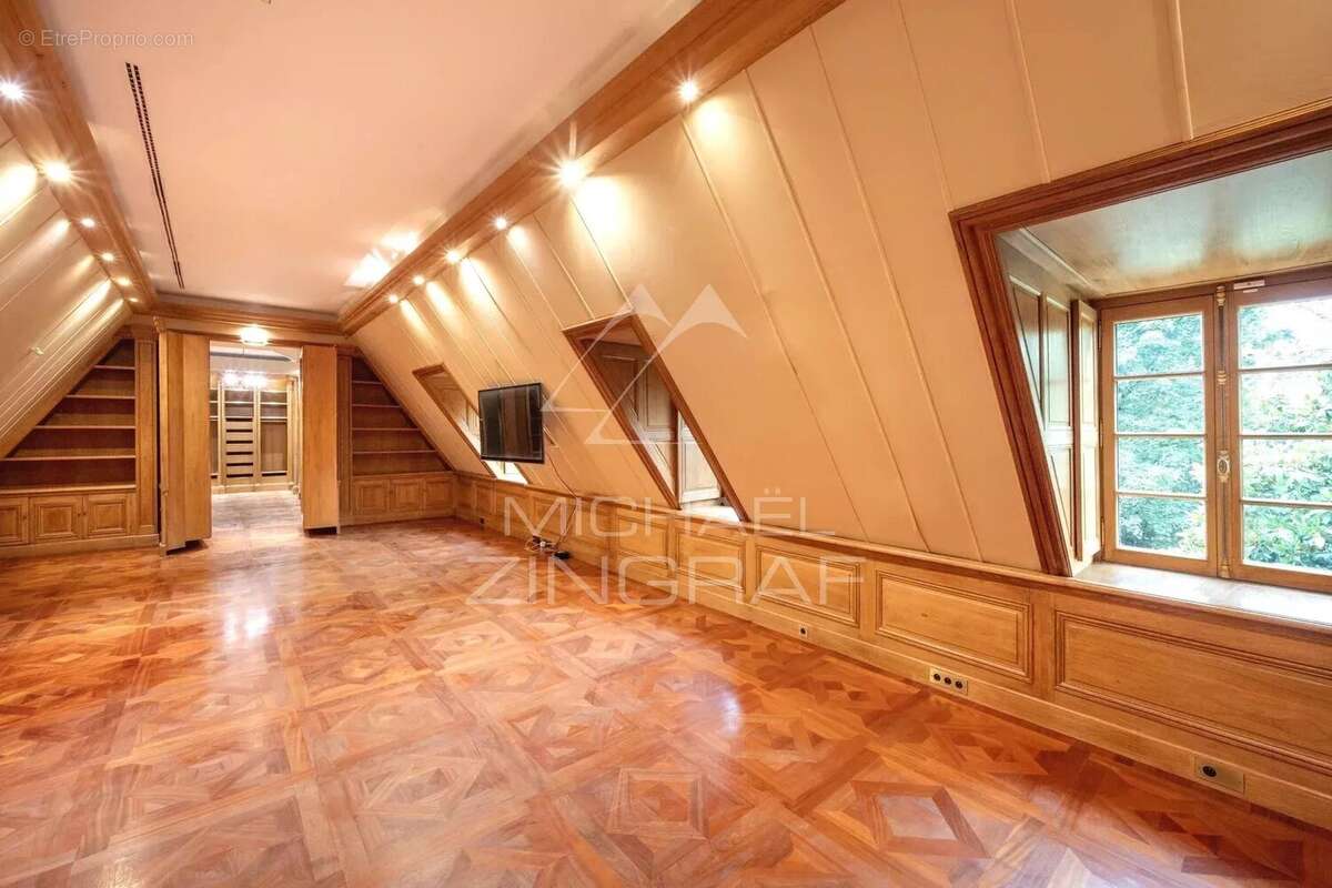 Maison à NEUILLY-SUR-SEINE