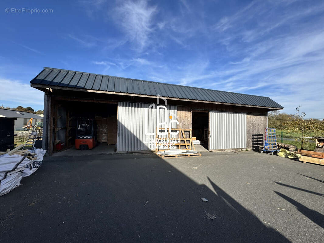 Commerce à LES TOUCHES