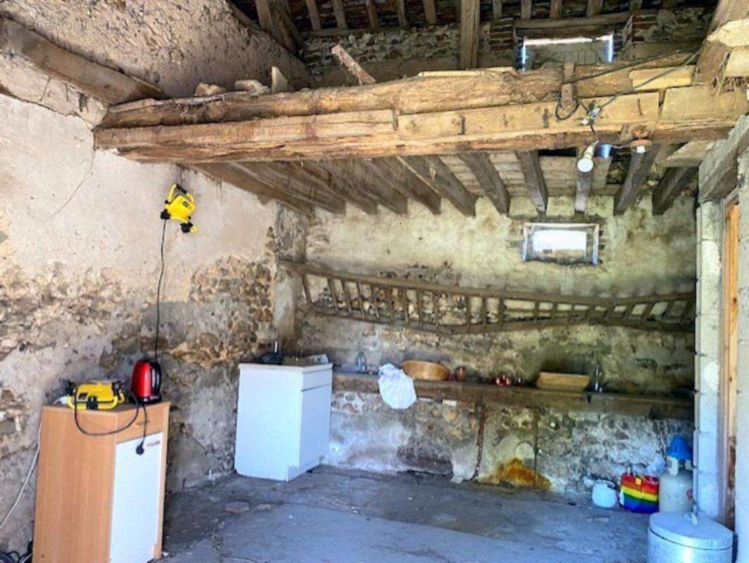 Propriete à vendre 4 pièces Proche de CERISIERS (89) - photo 11