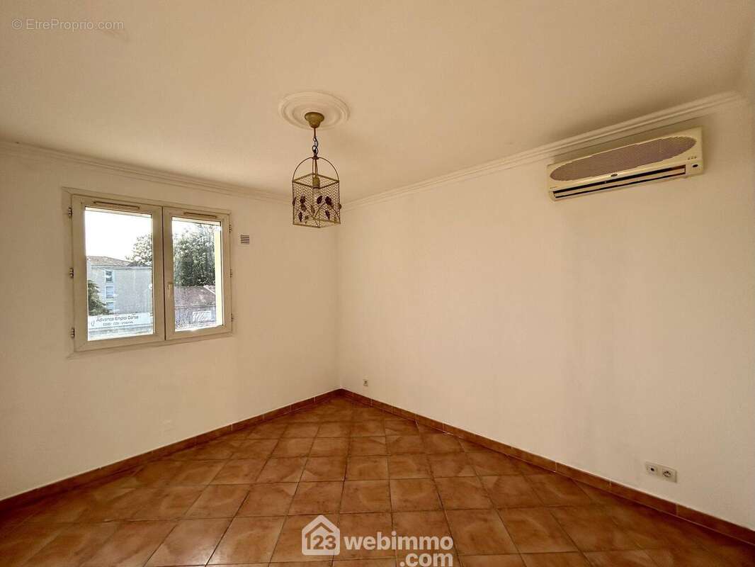 Chambre n°2 climatisée - Appartement à LUCCIANA