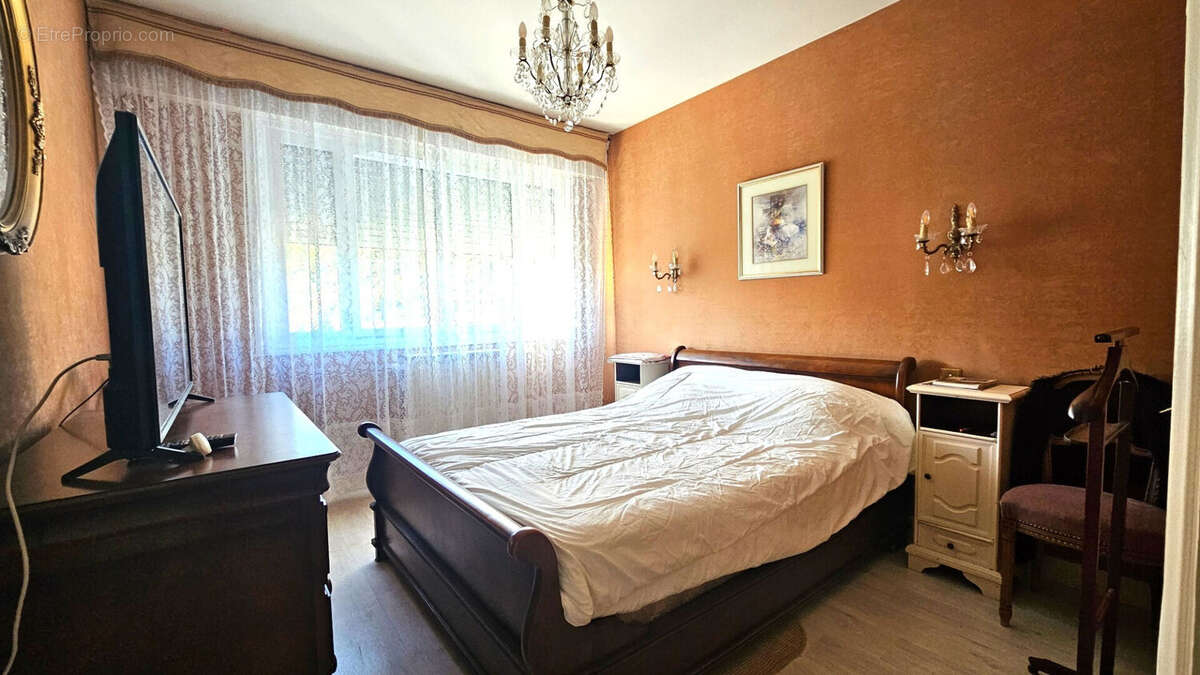 VENTE : appartement de 6 pièces + cuisine (143 m²) avec  terrasse, Garage à ALBERTVILLE - photo 6