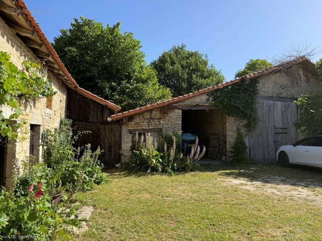 Maison à CHAMPAGNE-MOUTON