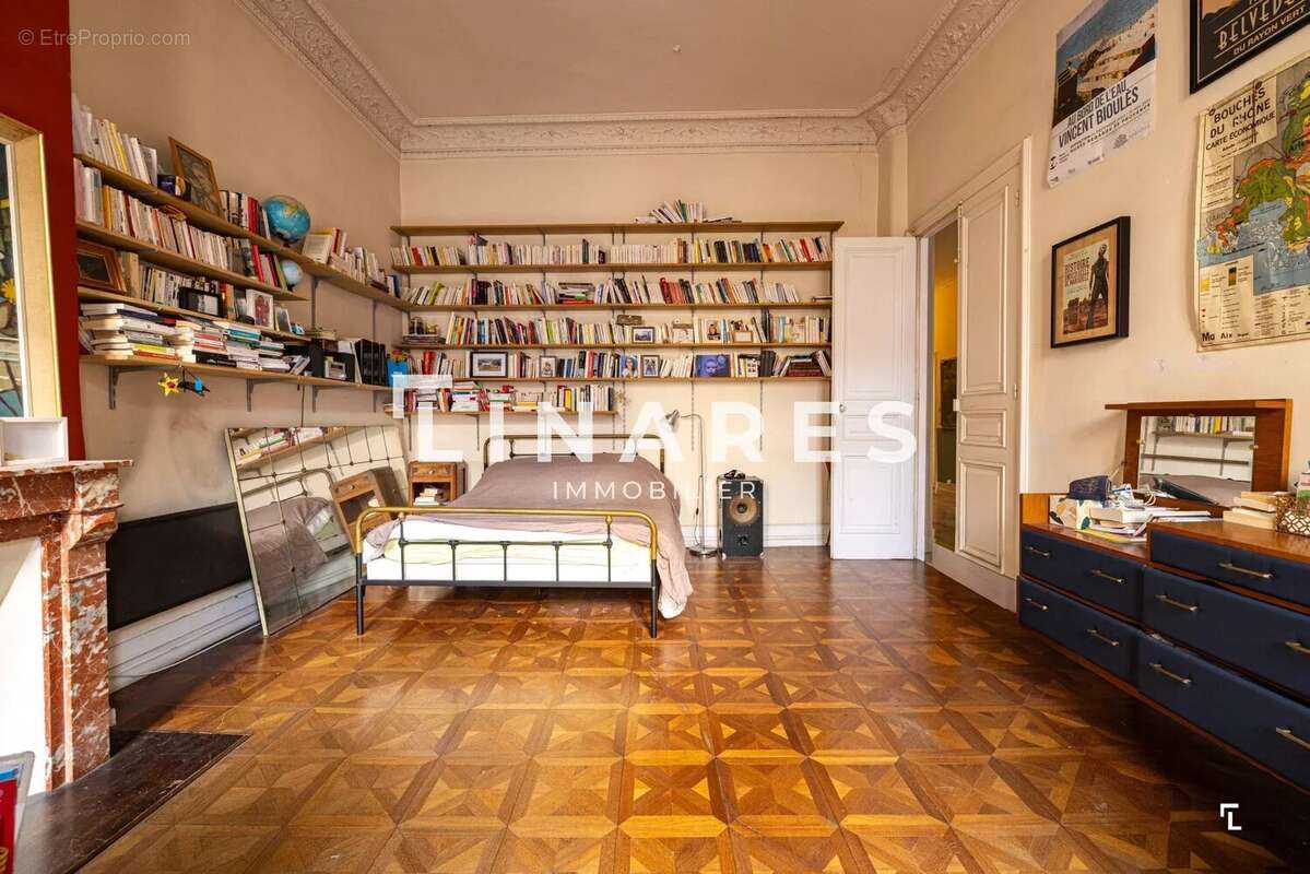 Appartement à MARSEILLE-1E