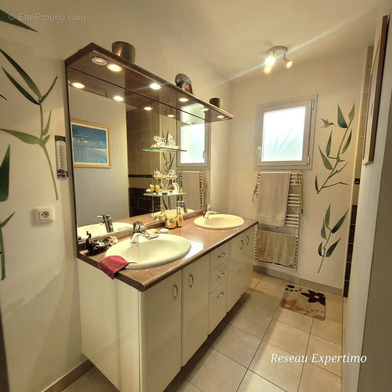 Maison à MONTLIEU-LA-GARDE