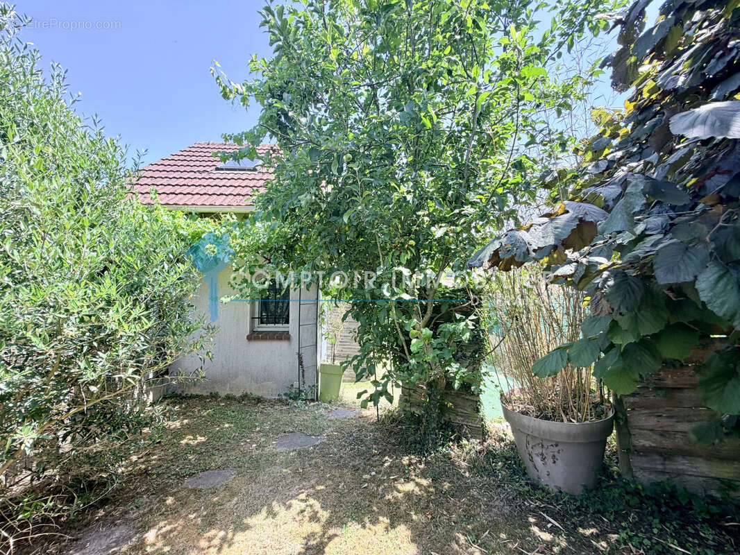 Maison 5 pièces avec jardin et dépendance - photo 14