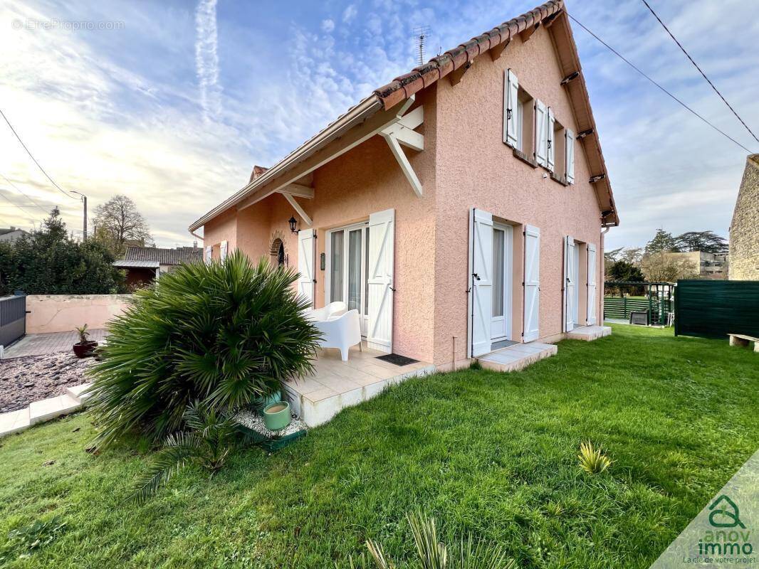 Maison à SAINT-JULIEN-L&#039;ARS