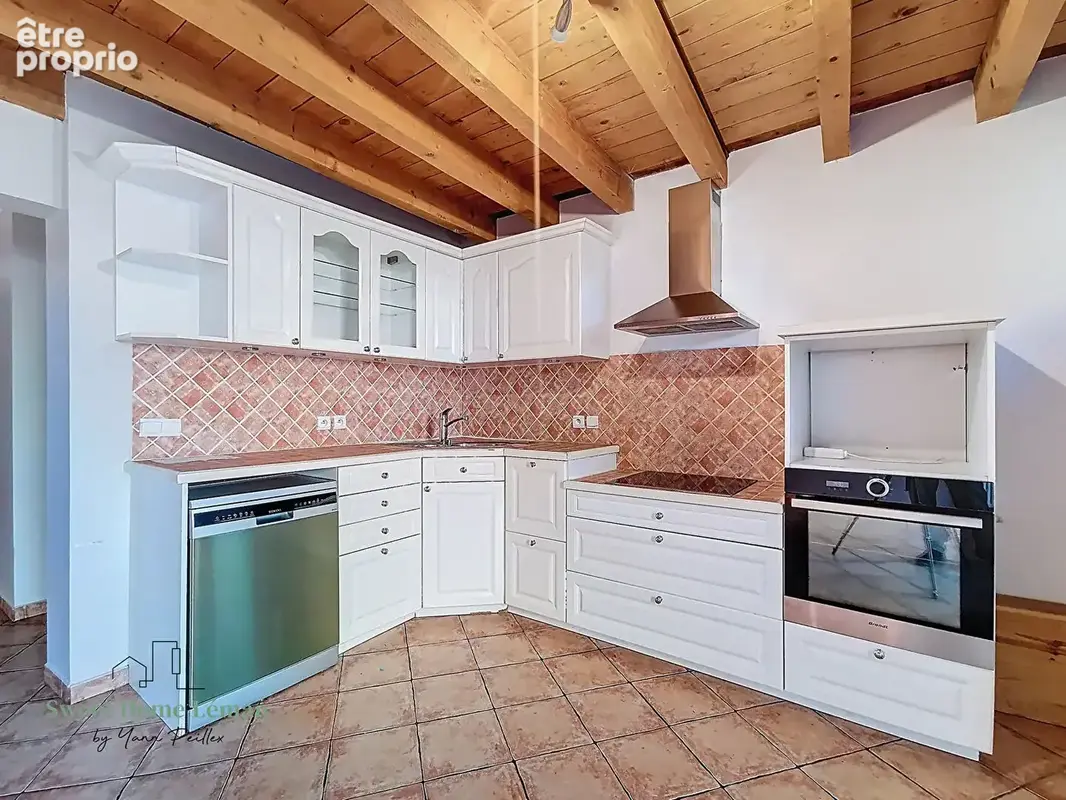 VEIGY - Maison de village de 5 chambres - photo 3