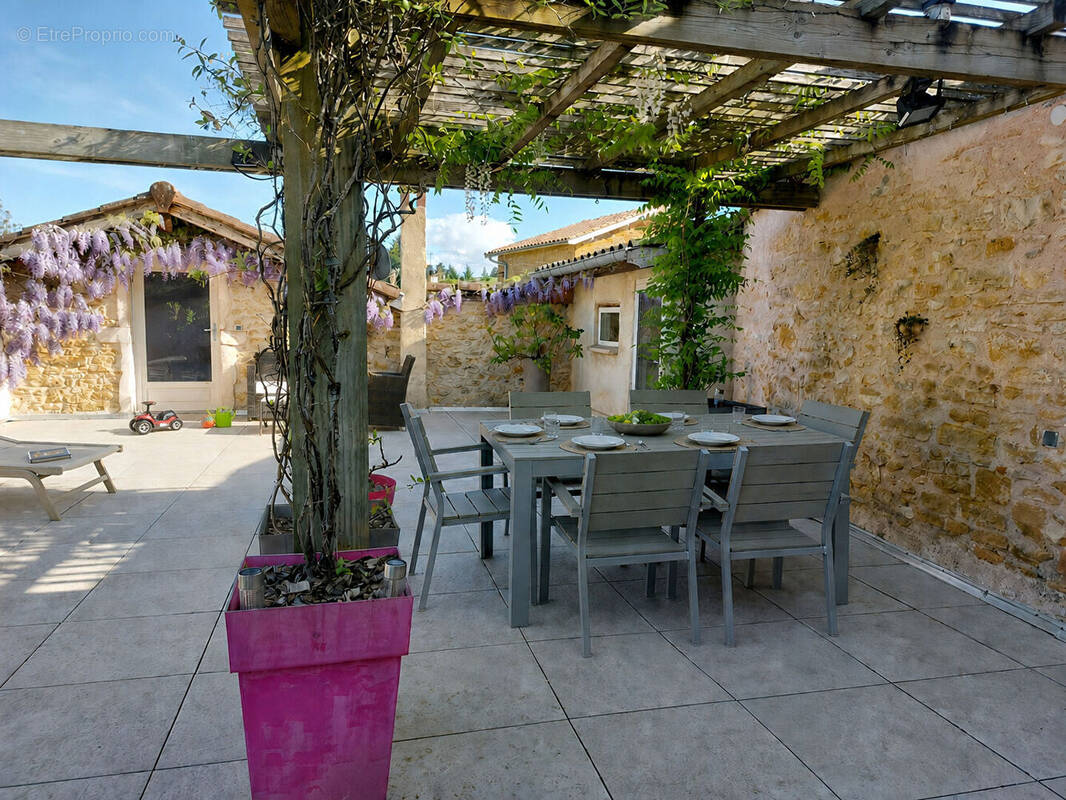 Appartement à POUILLY-LE-MONIAL