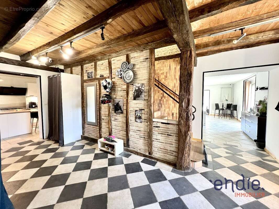 Maison à NEUVILLE-DE-POITOU