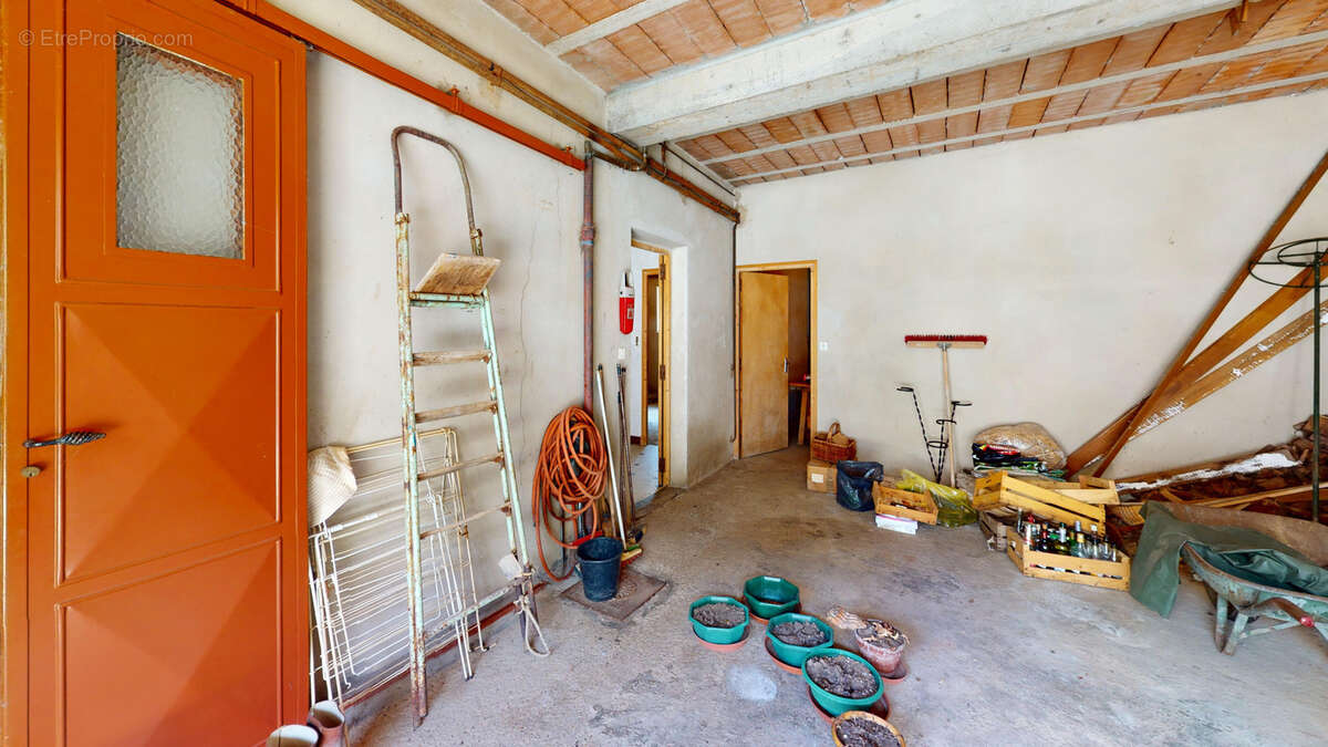 Appartement à SALLES-CURAN