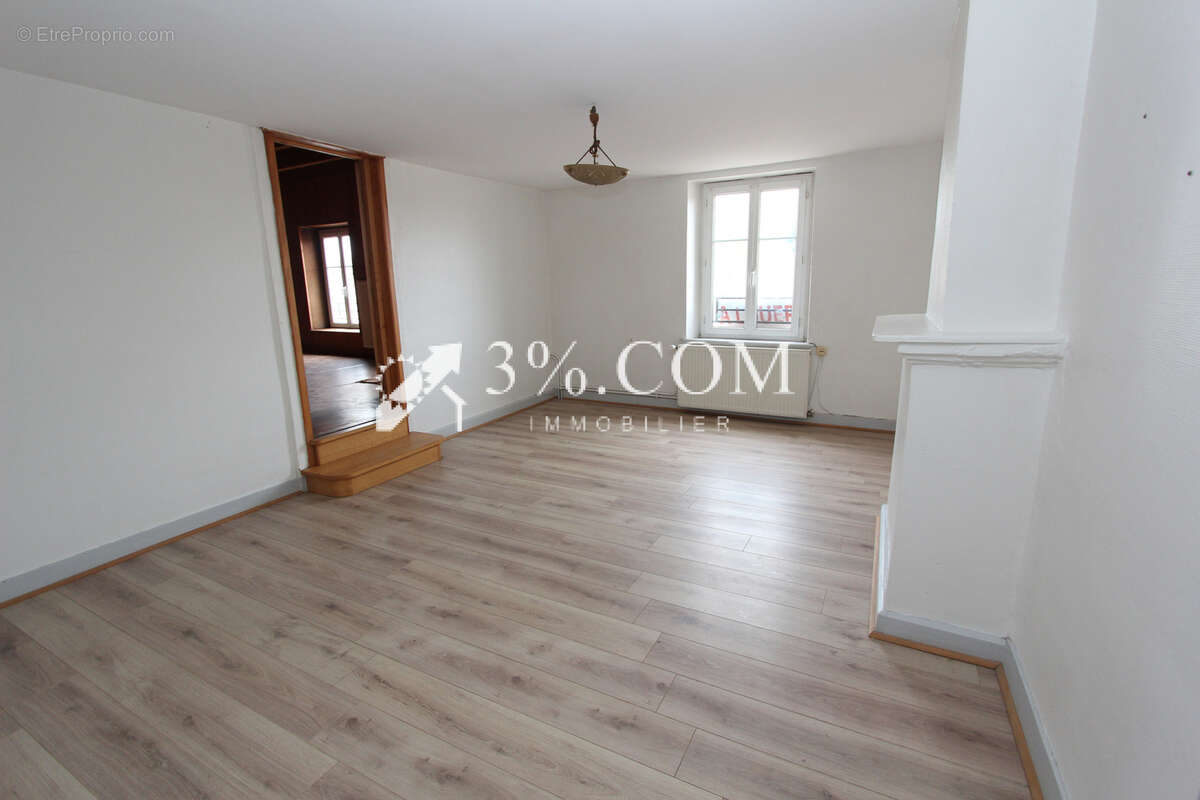 Maison à MOYEN