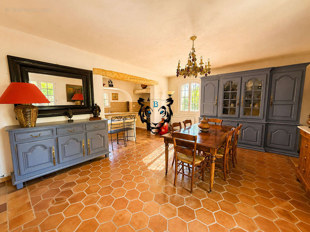 Maison à ROQUEBRUNE-SUR-ARGENS