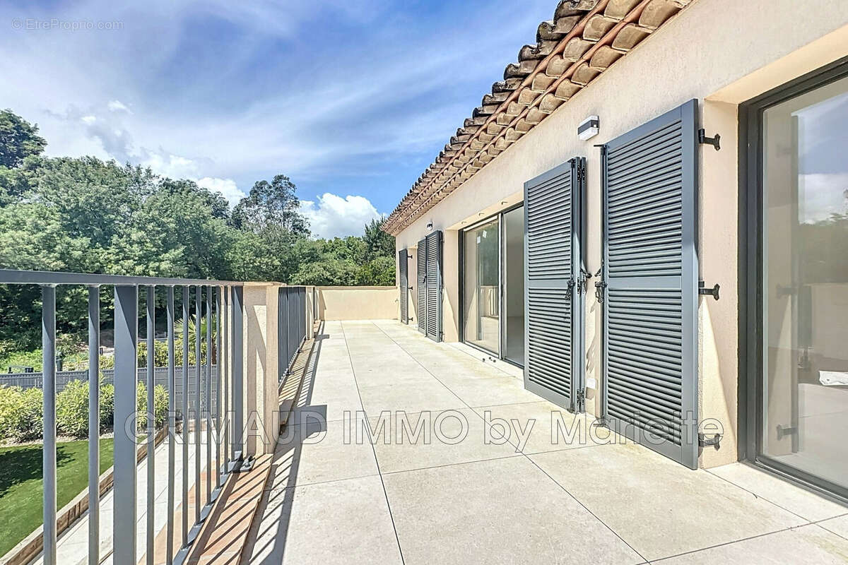 Appartement à GRIMAUD