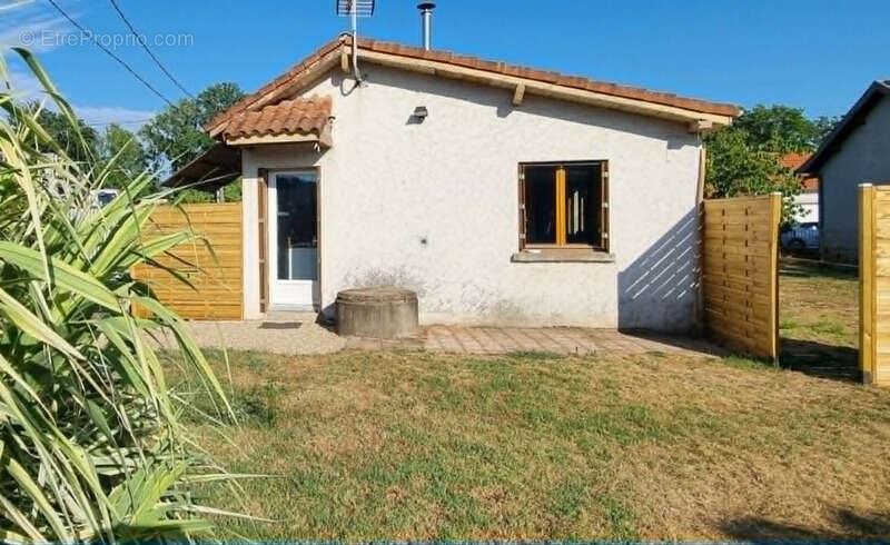 Maison à SAINT-PANTALEON-DE-LARCHE