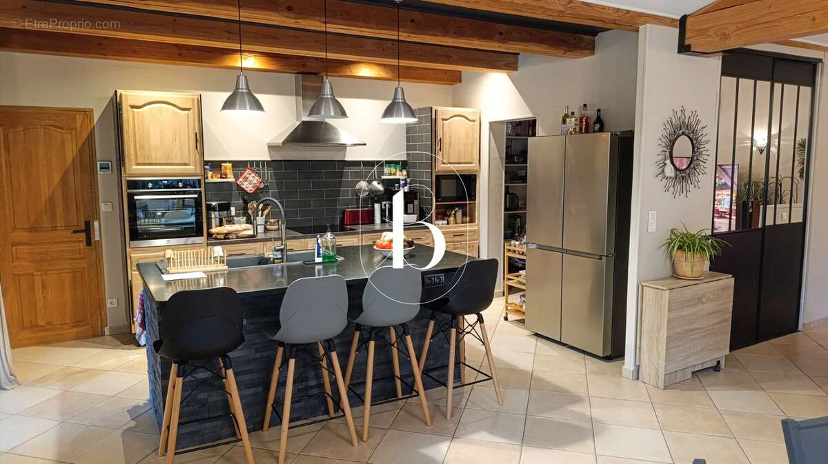 Maison à SAINT-JUST-ET-VACQUIERES