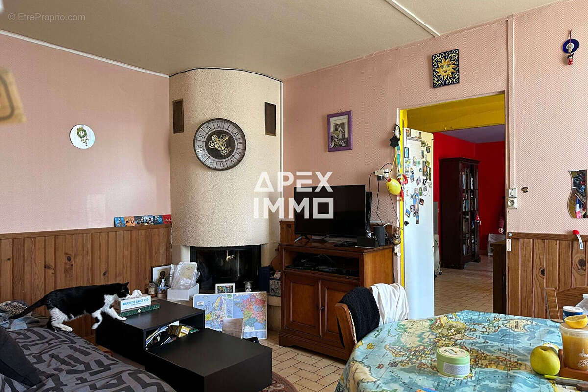 Commerce à OINVILLE-SAINT-LIPHARD