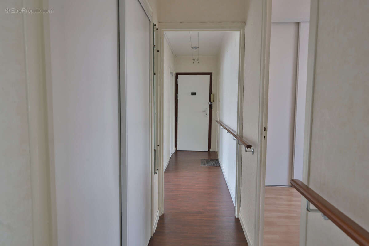 Appartement Type 3 - 67,78m2 habitables - Balcon - Cave - Place de parking Privative - photo 15