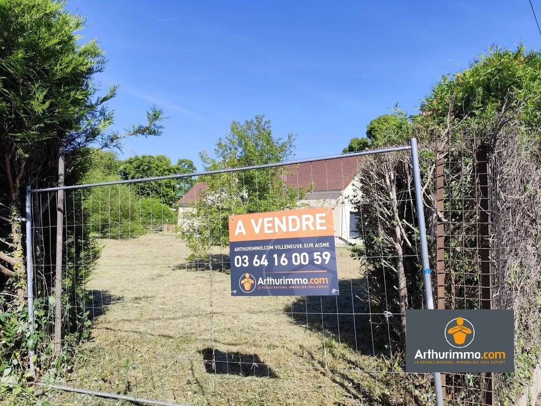 Terrain à NEUFCHATEL-SUR-AISNE
