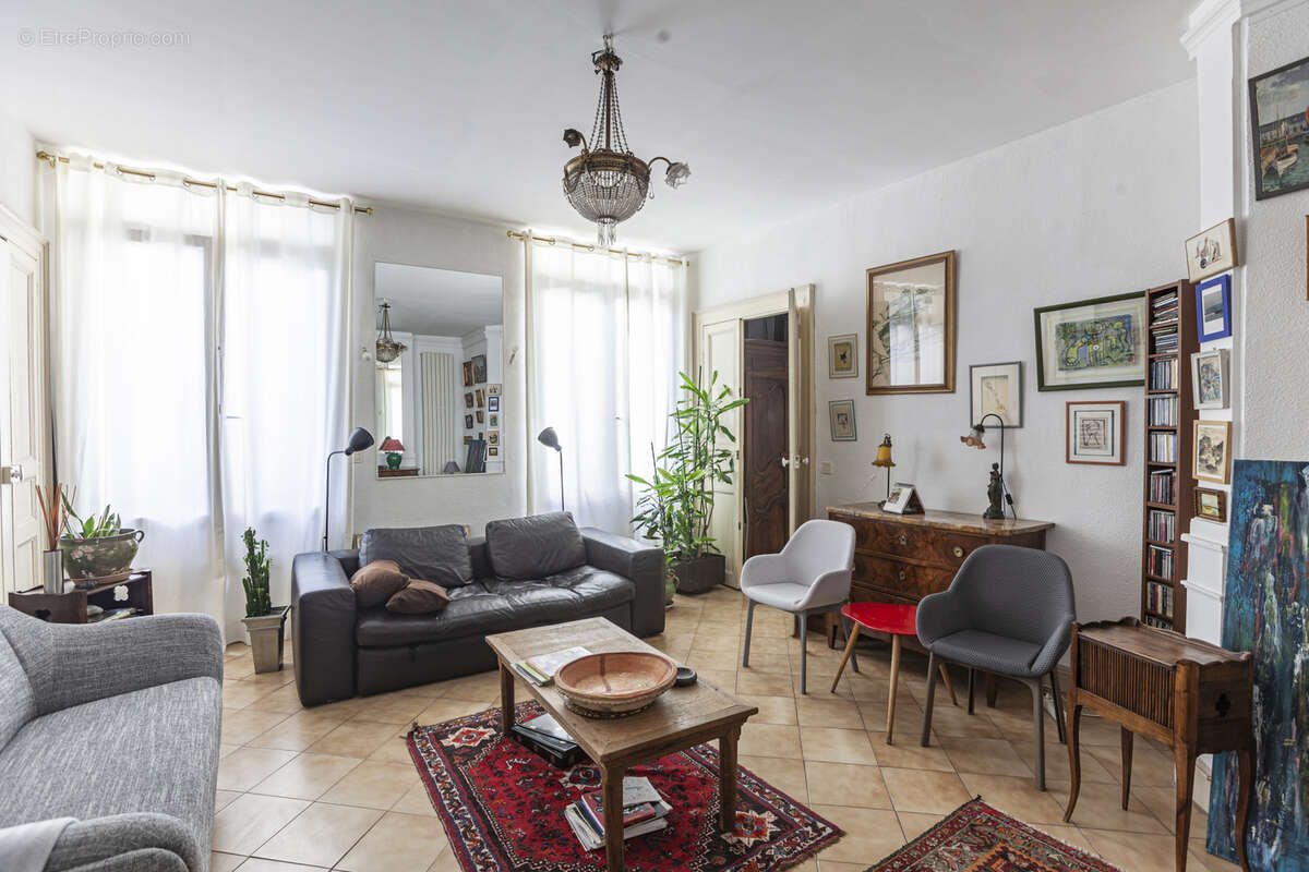 Appartement 5 Pièces de 127 m2, rénové par un architecte - photo 2