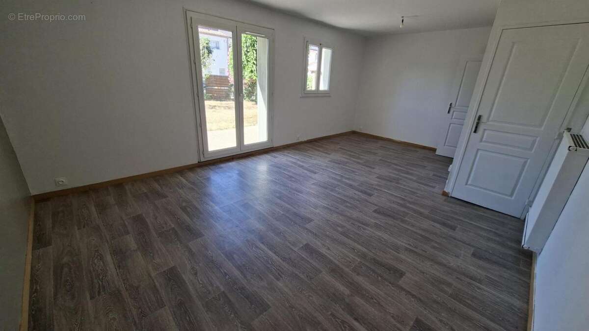 Maison à VALREAS