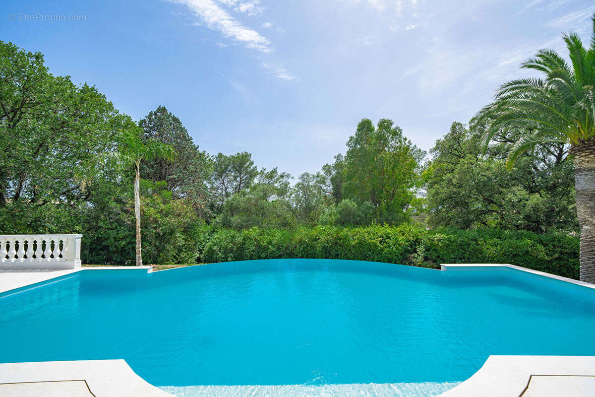 Villa belle epoque emblematique  parc de 6000m² 9 pieces  avec piscine a saint raphael valescure proche golfs - photo 2