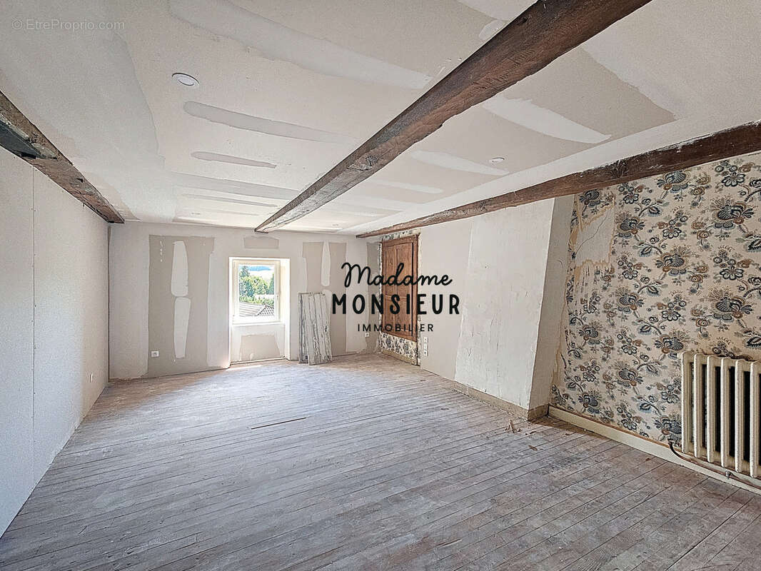 Maison à LA TOUR-DU-PIN