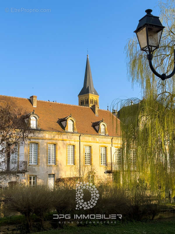 Maison à CHAROLLES