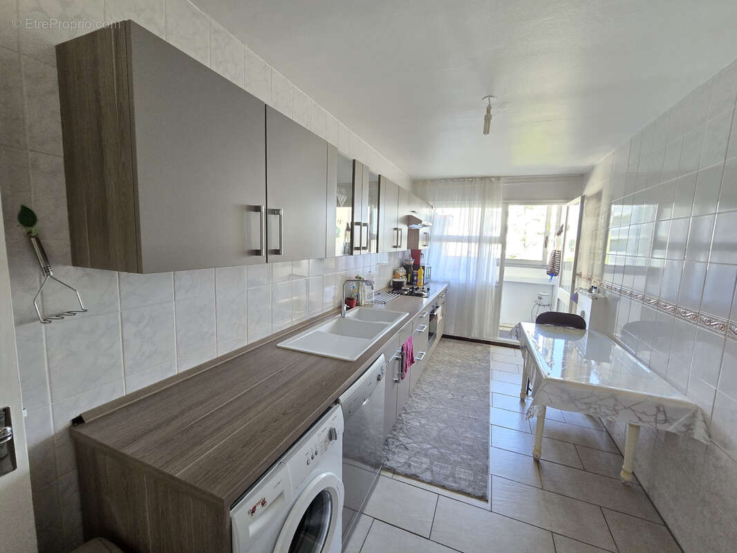 Appartement à PIERRE-BENITE