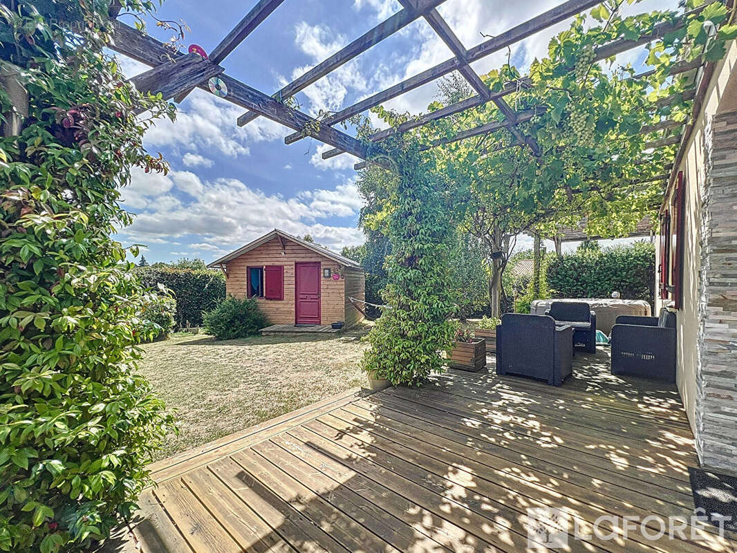 Maison à MONTREVAULT