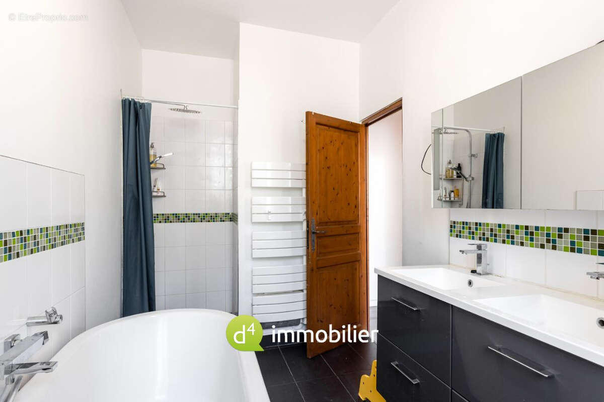 Appartement à MARSEILLE-6E