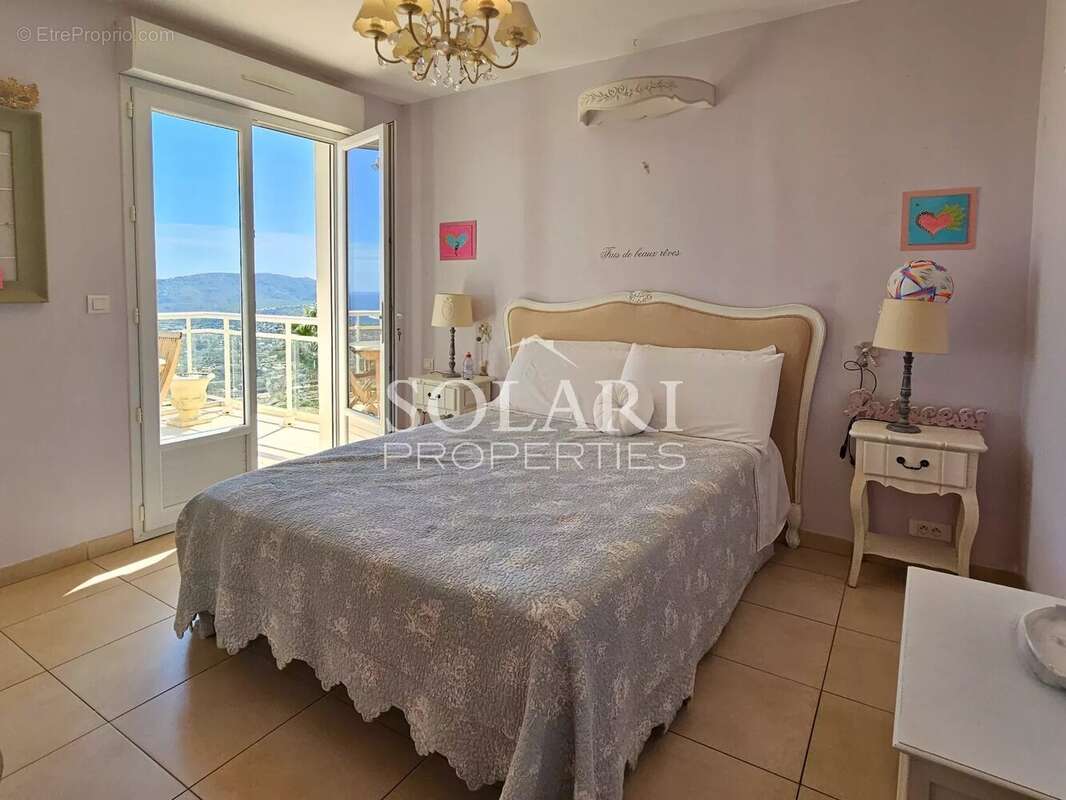 Villa avec piscine à débordement et vue panoramique sur la mer - photo 13