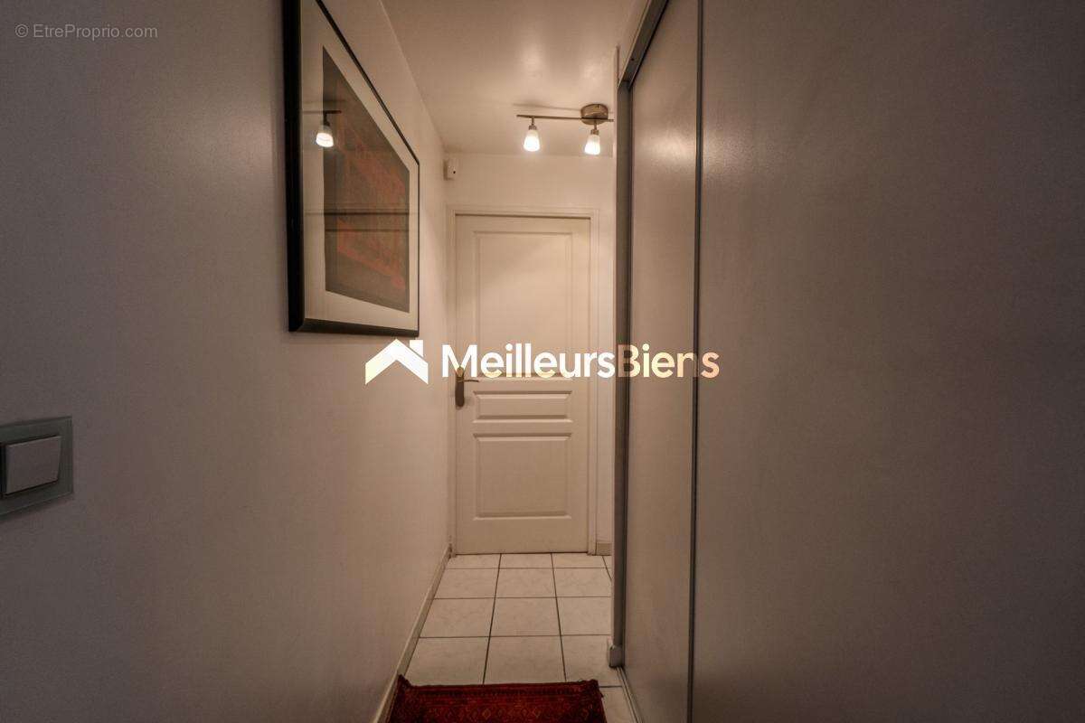 Sète, centre appartement 2 chambres de 96,85 m² avec vue sur quai ! - photo 10