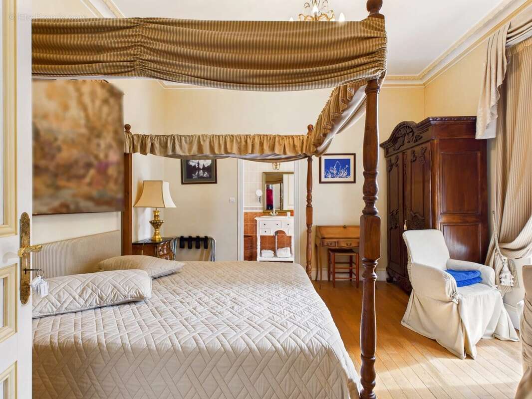 Maison à TOURNON-SAINT-PIERRE