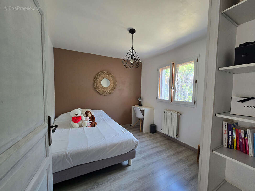 LA BOUILLADISSE - Villa T5/6 de 145m² s/ 1297m² de jardin - photo 9