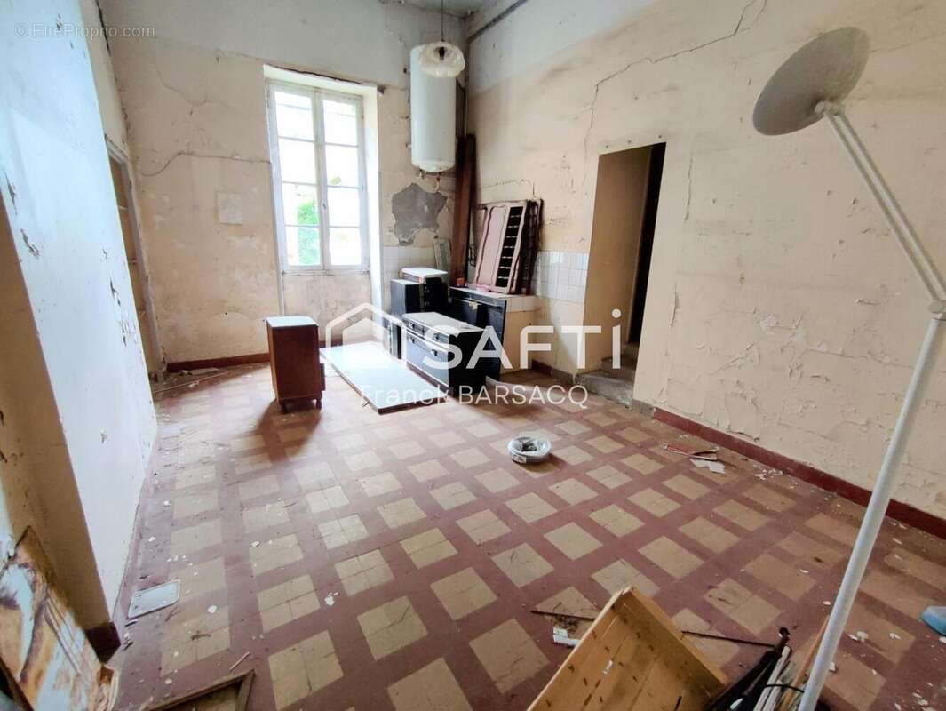 Appartement 352 m² à Cazaubon  - photo 4