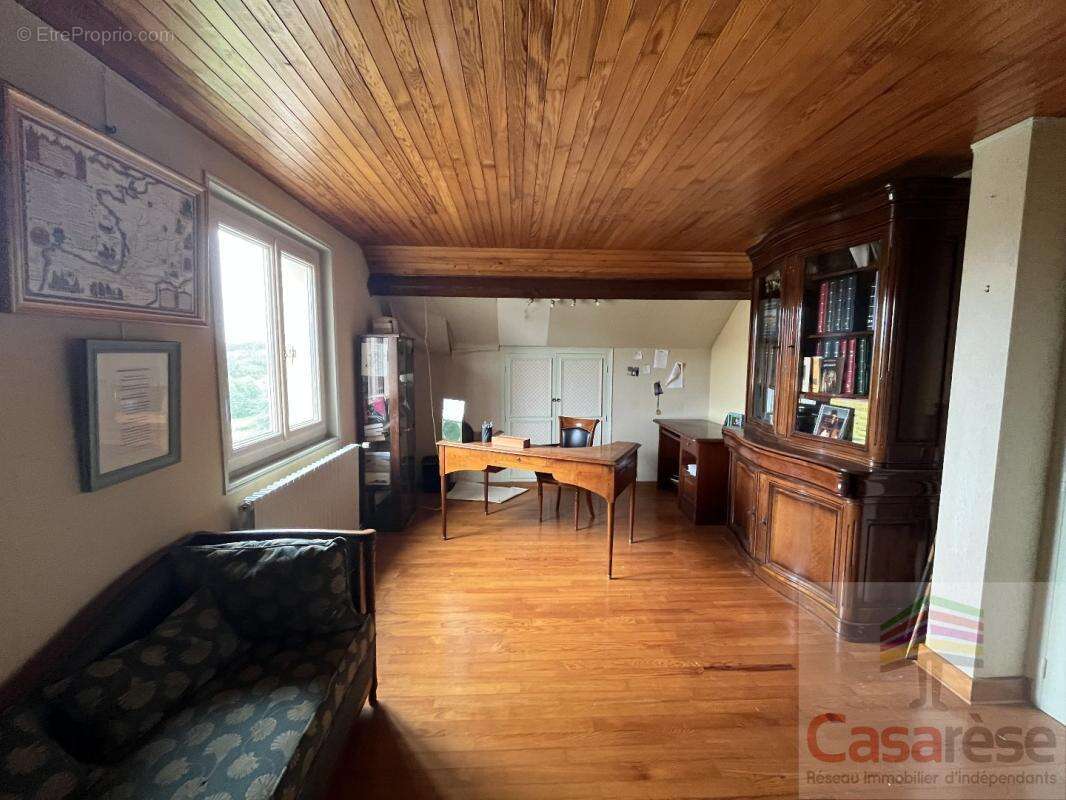 Maison 140 m² à Saint-Jean-De-Vaux  - photo 11