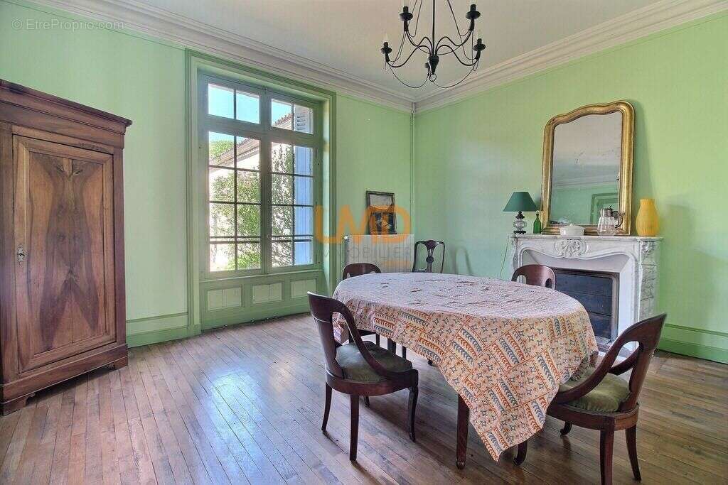 Maison à SALIGNAC-SUR-CHARENTE