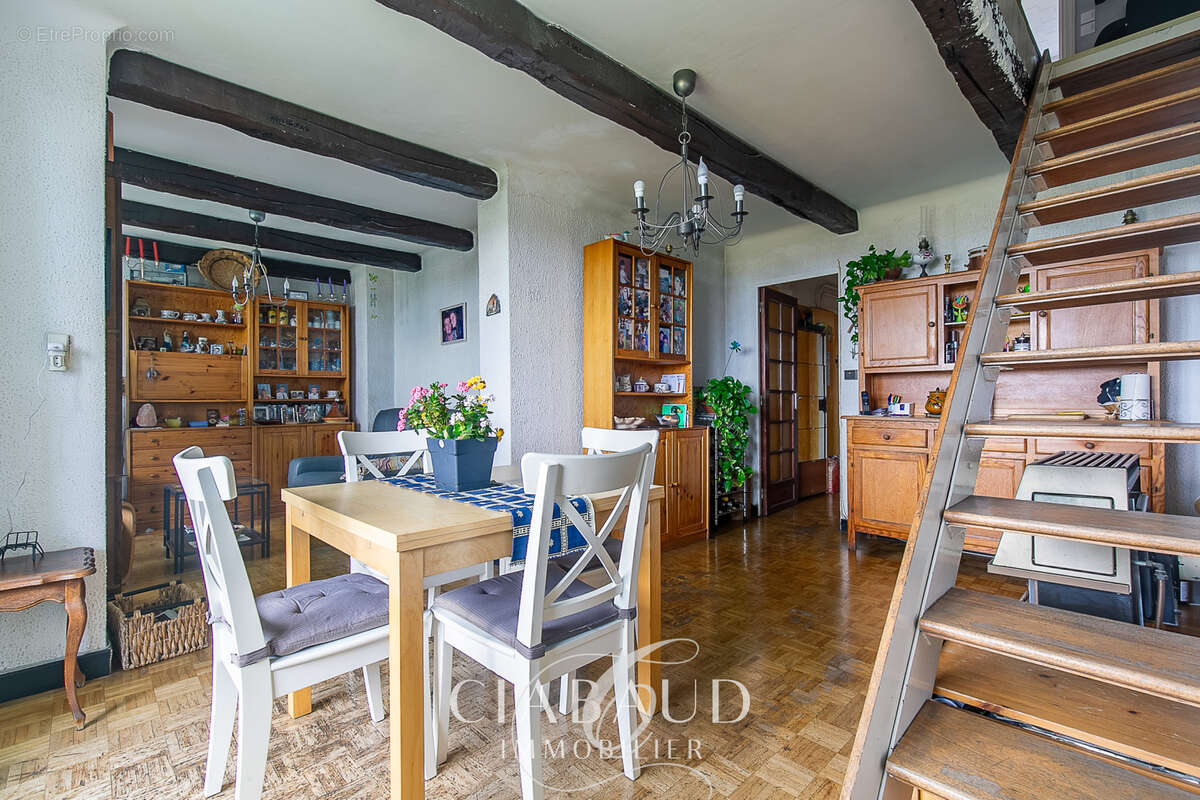 Appartement à MARSEILLE-4E