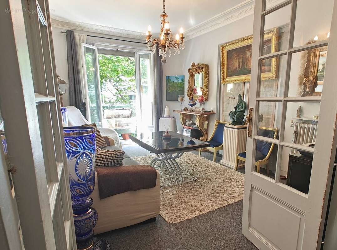 Trois pièces - 61 m² - Grandes Carrières - photo 2