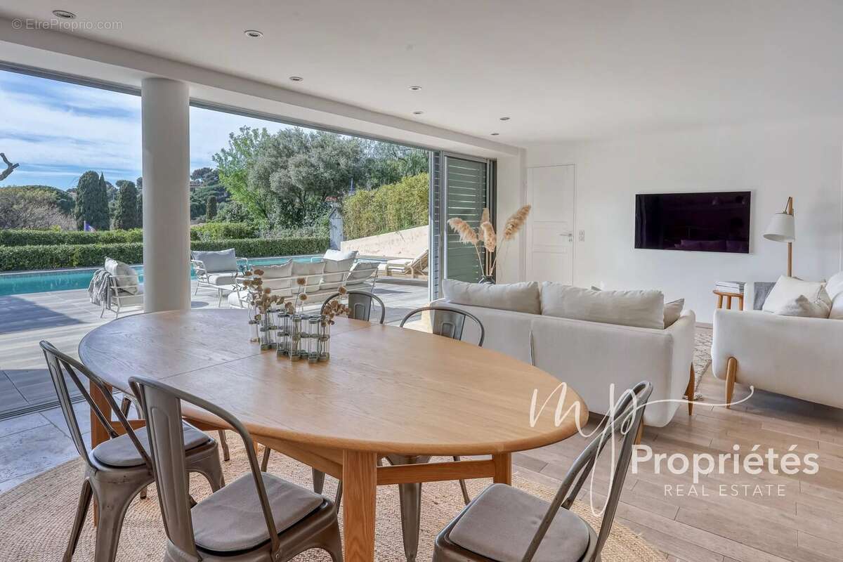 Maison à BORMES-LES-MIMOSAS