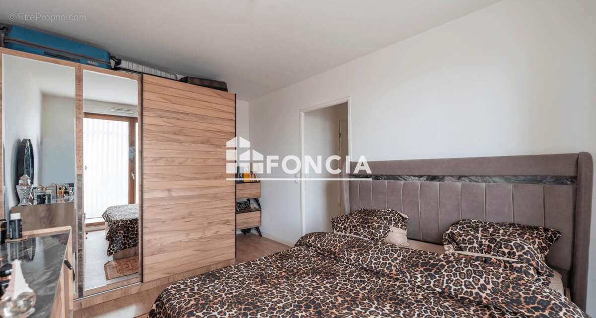 Appartement à VILLETANEUSE